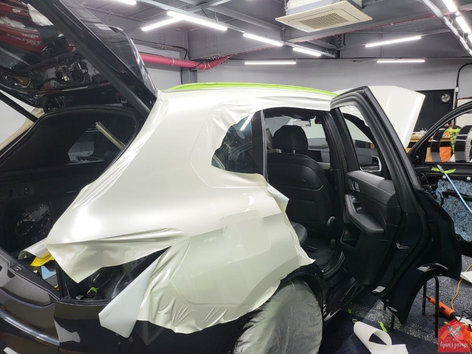 깨끗하게 맑게 자신 있게! 부산랩핑 전문샵 현스게러지 BMW X5 화이트펄 전체랩핑 시공 소개