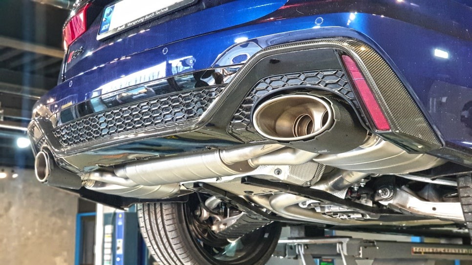 아우디 RS6 4.0 아반트 배기 튜닝 아크라포빅(Akrapovic) 에볼루션 캣백 시스템 머플러 작업기.