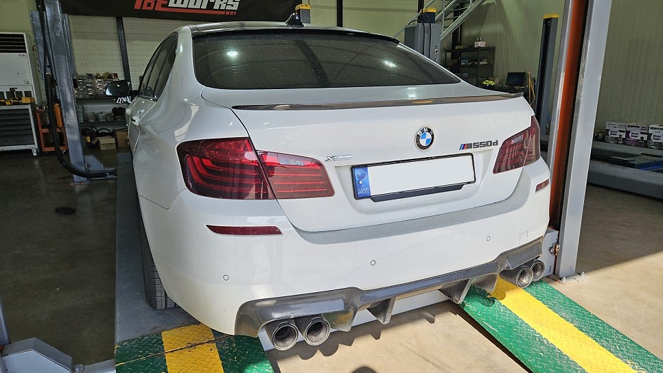BMW F10 520D 배기 진동 소음 수리 플렉시블(자바라) 교체 작업기.