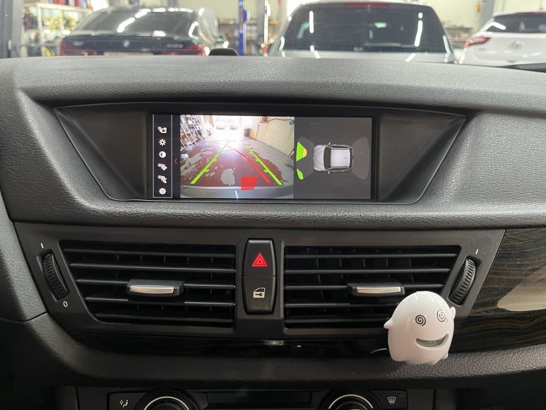 BMW 후방카메라 순정형 장착 BMW X1 후방카메라 시공 / 성수, 동대문, 광진구