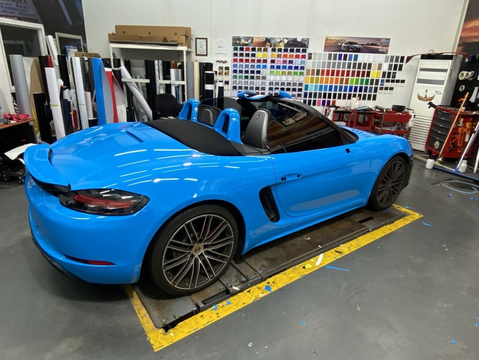 [팀카스킨 화성점] PORSCHE 718 박스터 S / Avery Gloss light blue / 스머프컬러 전체랩핑 시공 / 서초구 방배동