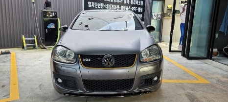 폭스바겐 골프 5세대 3M2080 사틴 다크 그레이 전체 랩핑 및 테일램프 스모그 필름 시공