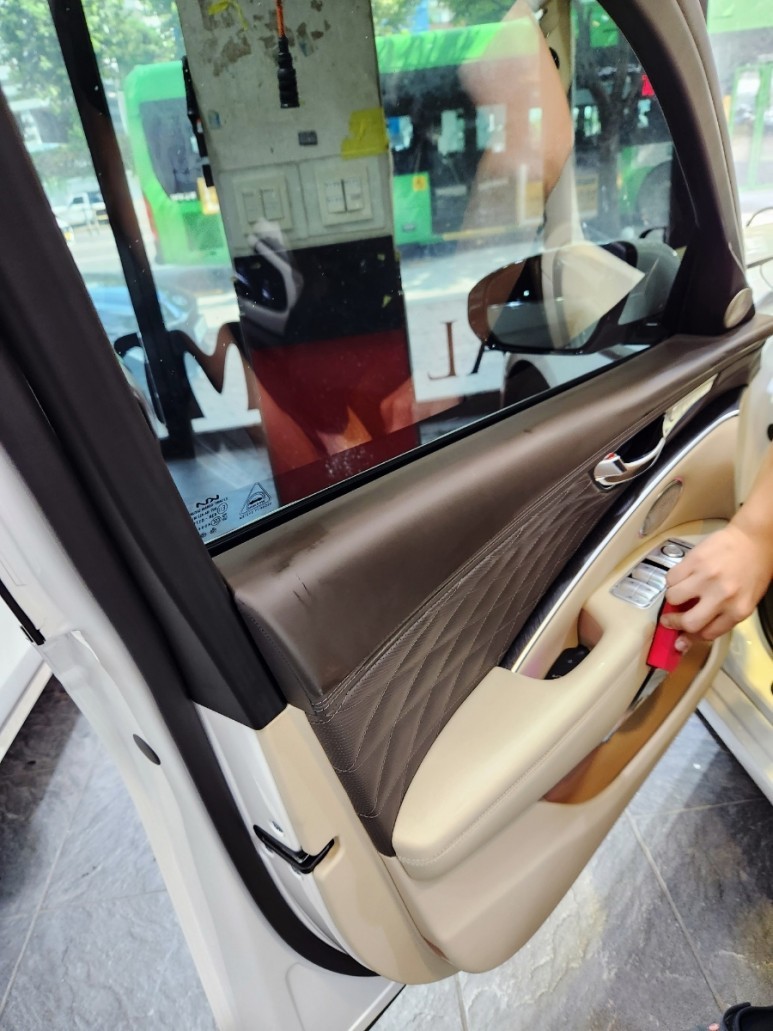 자동차 접촉사고 보험 수리 / 벤츠 cls350 / bmw 530i 범퍼 ppf 가죽시트 코팅 / 볼보 v60 덴트 복원 도색 전문업체