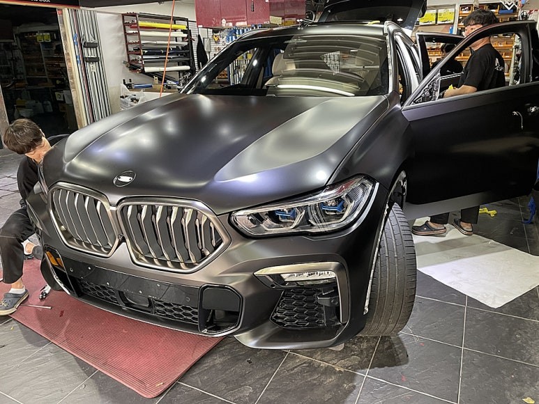 BMW X6 M50d 전체랩핑 [에이버리 사틴블랙] / 서울 서대문