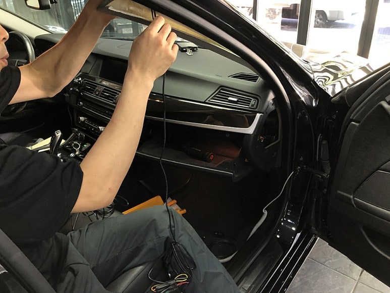 BMW528i 매립형 하이패스 추천 앰피온 SET-350
