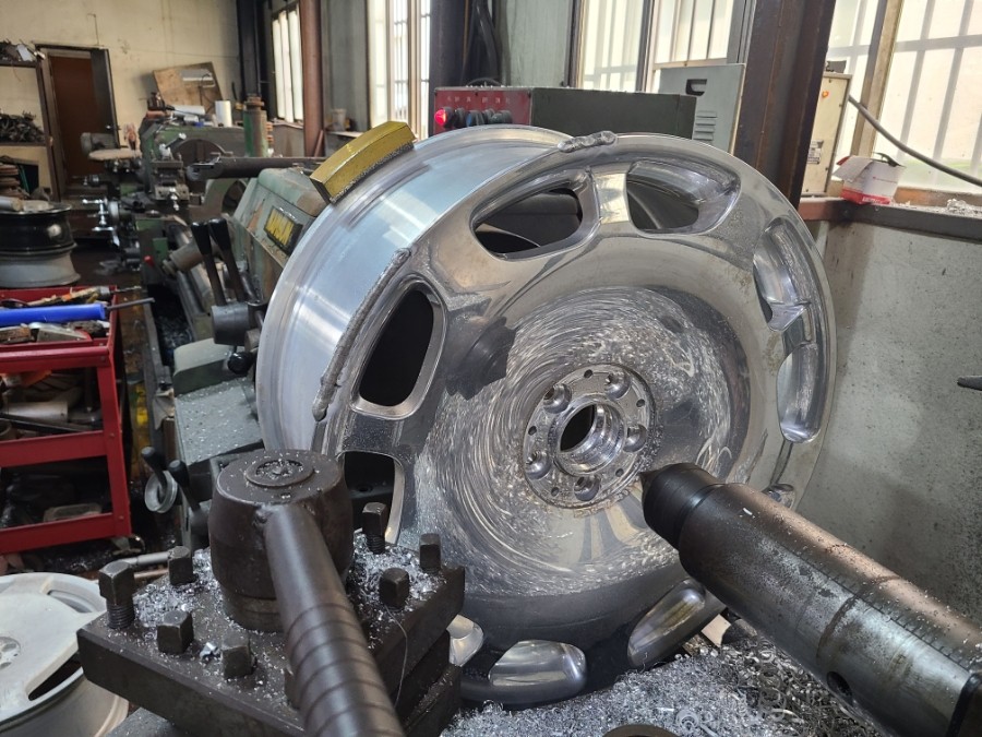 부산.울산.경남 / 원조[부산휠복원] 벤츠 마이바흐 버핑휠 복원! / 부산 기장군 / 부산