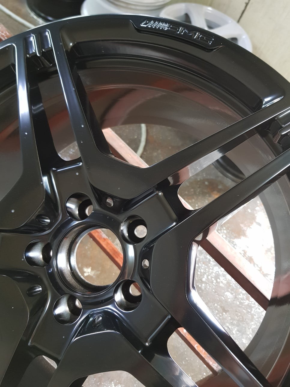 원조[부산휠복원][부산휠수리]벤츠E63Amg 19인치 단조포밍휠 주차상처 휠수리 휠복원 다야컷팅 재생하기! / 부산 기장군