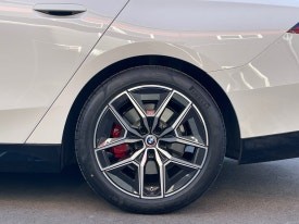 서산 BMW G60 5시리즈 캘리퍼도색 작업기.