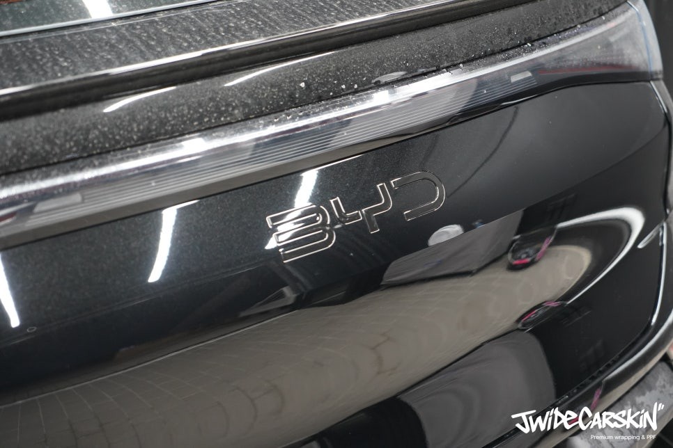 영통랩핑업체에서 진행한 BYD 씨라이언7 엠블럼 블랙 랩핑 시공 후기, 디테일까지 완성도 높게 / 경기 수원 영통