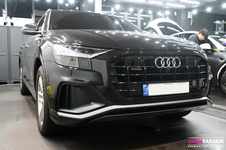 아우디Q8 드레스업 튜닝 블랙유광 그릴랩핑 / 수원,광교,동탄