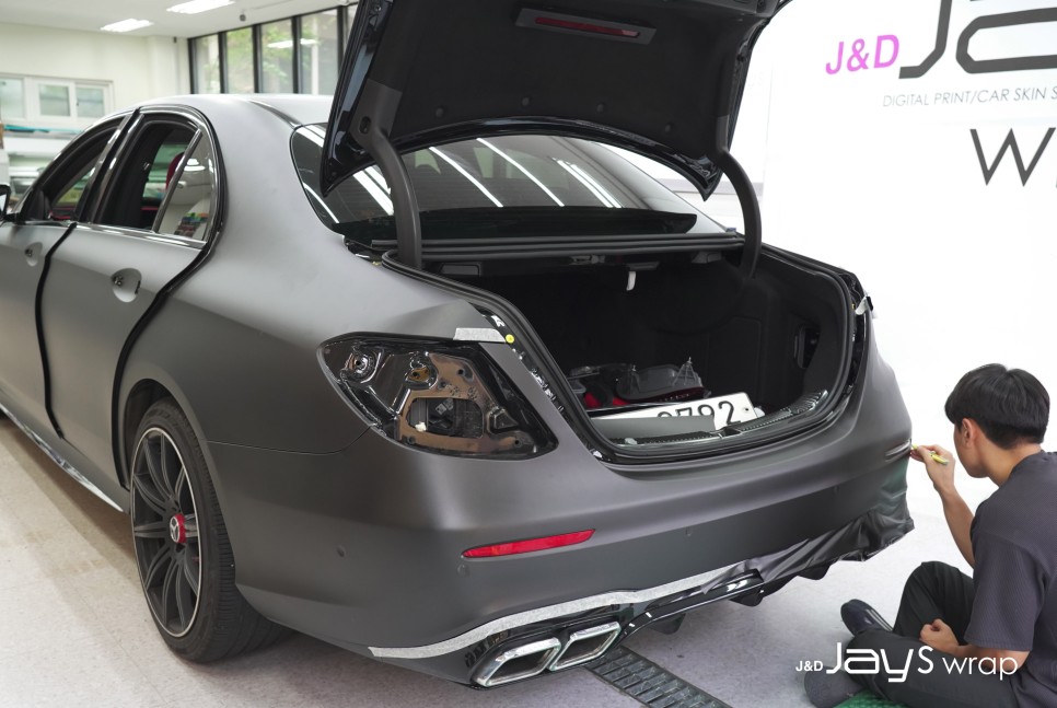 강남랩핑[제이스랩]:: 벤츠 E63 AMG 무광 다크그레이 전체랩핑/ LB필름 / 강남, 서초, 선릉