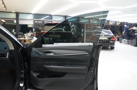 고급스러운 파랑색 썬팅 레이노 크로마9 BMW 620D 적용 결과