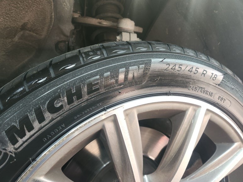대전 타이어싼곳 봉타이어 BMW 520i 프라이머시투어as 교체 작업후기