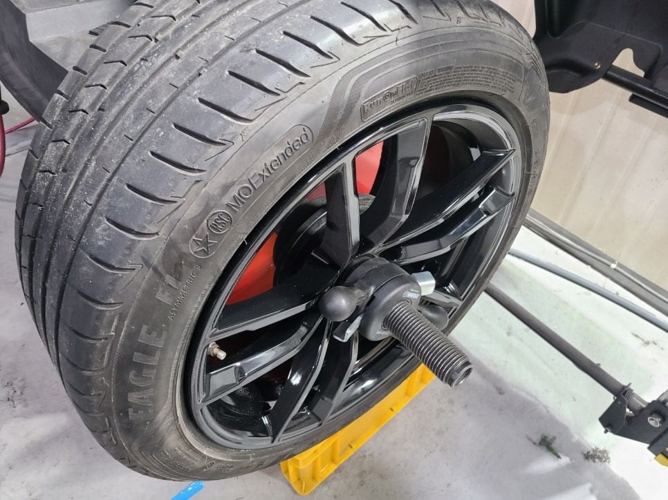 BMW G30 5시리즈 럭셔리 18인치 휠 튜닝 (662M 유광블랙 중고휠) / 대전 중구 안영동