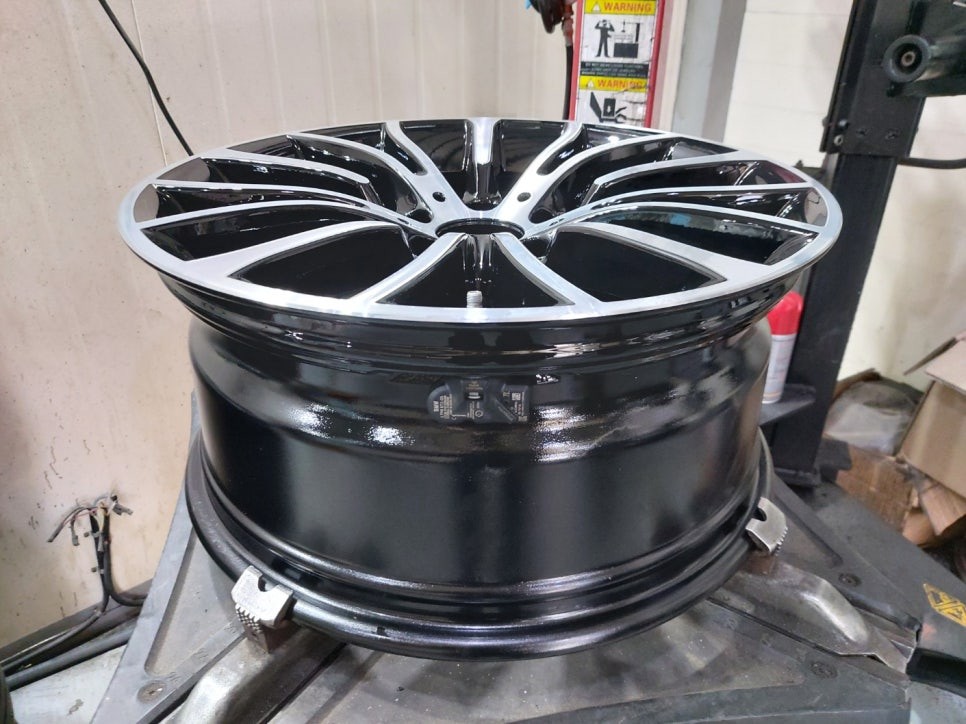 청주 BMW F10 5시리즈 럭셔리 18인치 대전 휠복원 (다이아컷팅 분체도장) / 대전 중구 안영동
