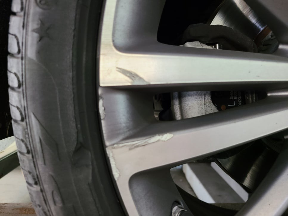 대전 휠복원 휠로세움 - 벤츠 W257 CLS 19인치 순정휠 유광블랙 휠도색