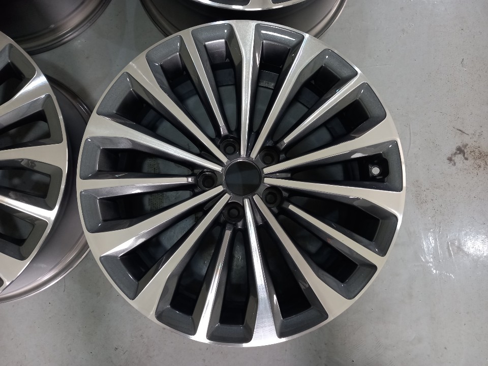 그랜저 HG 대전 순정휠 튜닝 (HG 18인치 다이아컷팅 분체도장 휠복원 중고휠) / 대전 중구 안영동