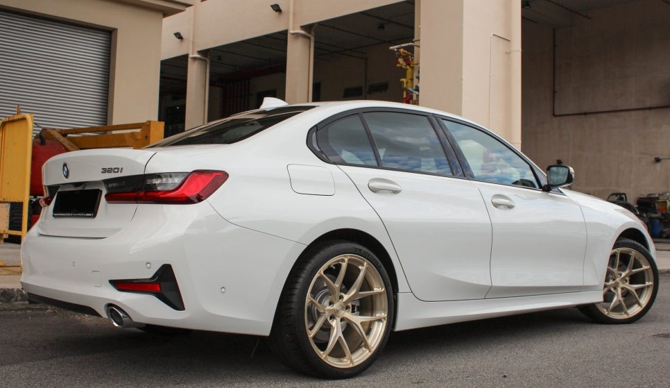 경기북부 / BMW F20 330i 휠타이어 장착 19인치 휠타이어 세팅 / 경기 고양 일산서구 / 고양.일산.김포