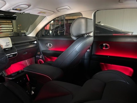 진주 엠비언트 아이오닉5 에이비클 RGB 엠비언트 순정 연동 시공과 2열 열선시트 작업 / 진주, 창원