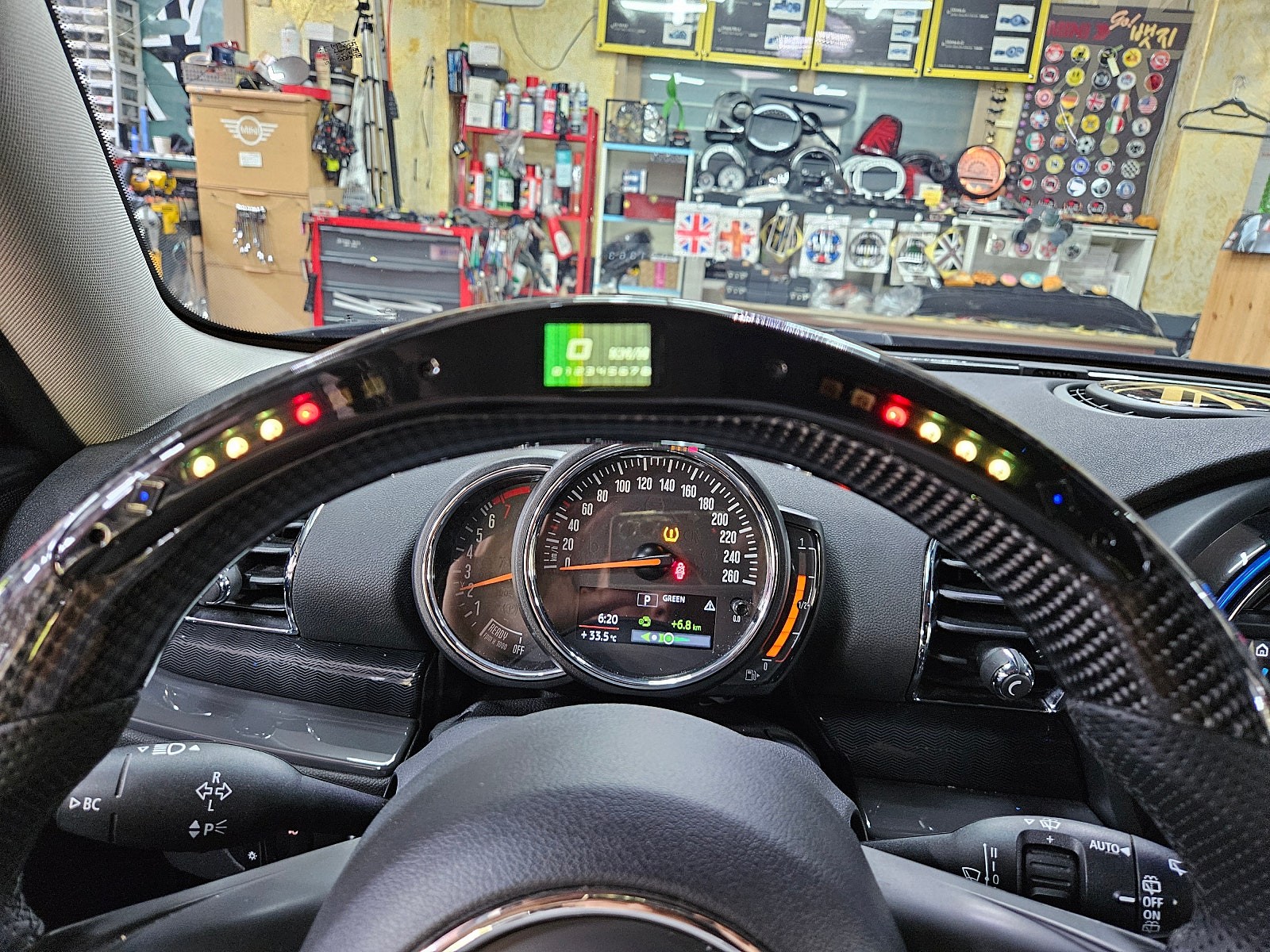 BMW 미니쿠퍼 F54 클럽맨 카본 D컷 LED 퍼포먼스 핸들 튜닝으로 미니만에 갬성마력 100마력 올려드렸습니다.~~~^^ / 서울 도봉구