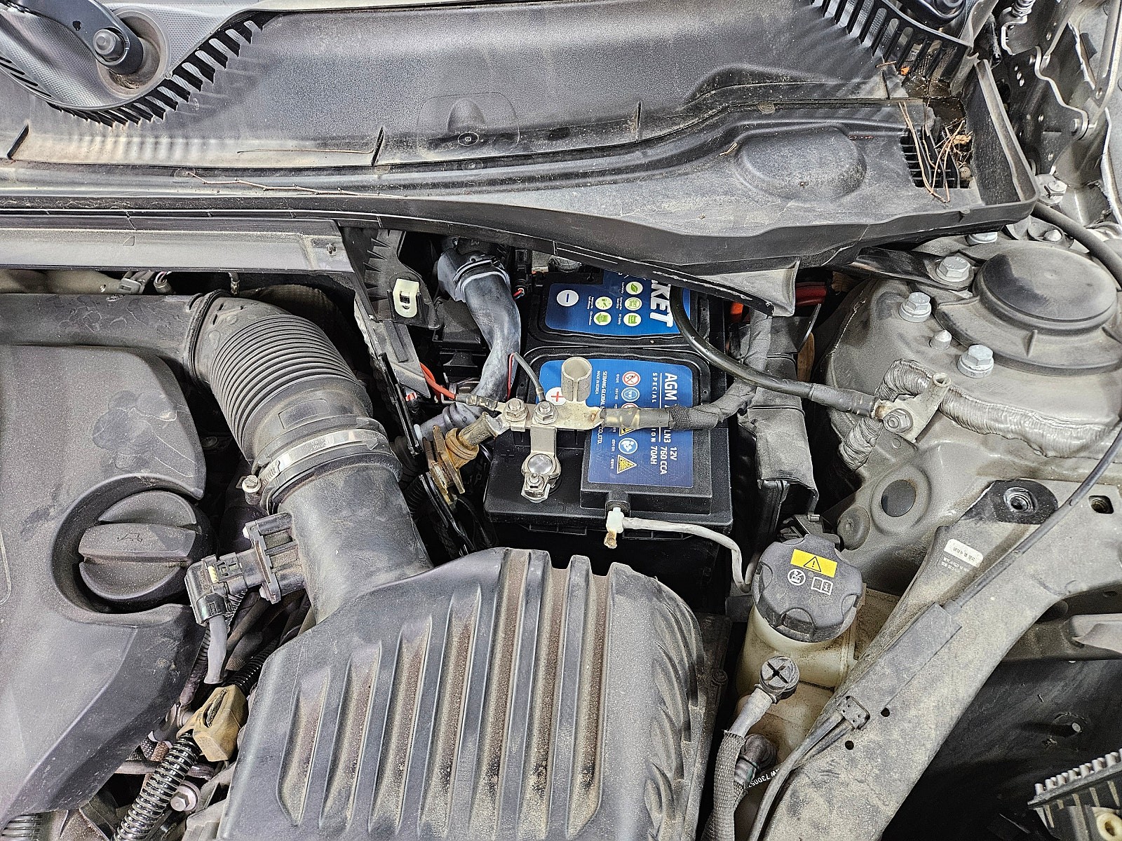 BMW 미니쿠퍼 F54 클럽맨 수명이 다한메인 배터리를 교환하여 차량에 컨디션을 회복시켜 드렸습니다.~~~~~^^ / 서울 도봉구