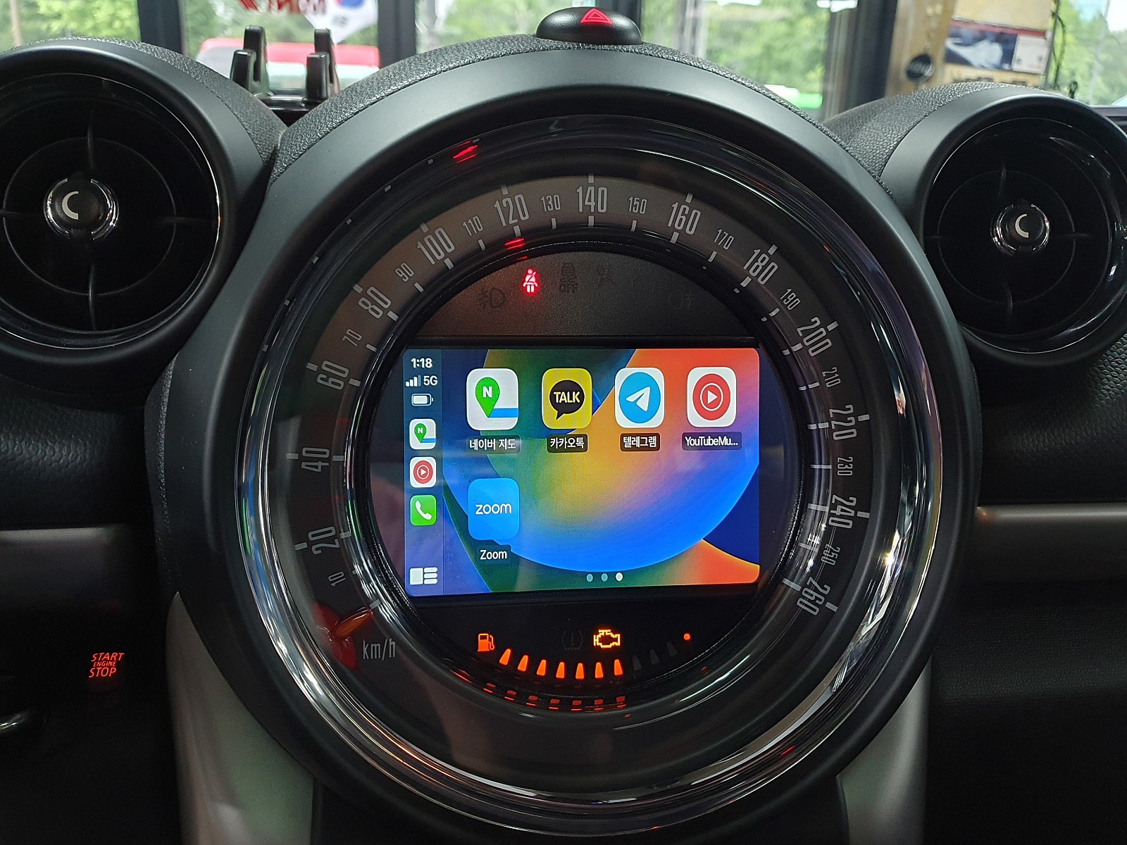 BMW 미니쿠퍼 R60 컨트리맨 기존 답답한 아이나비를 모두 탈거하고 편리한 아이폰 카플레이 장착으로 모든 스트레스를 해방시켜 드렸습니다.~~^^ / 서울 도봉구