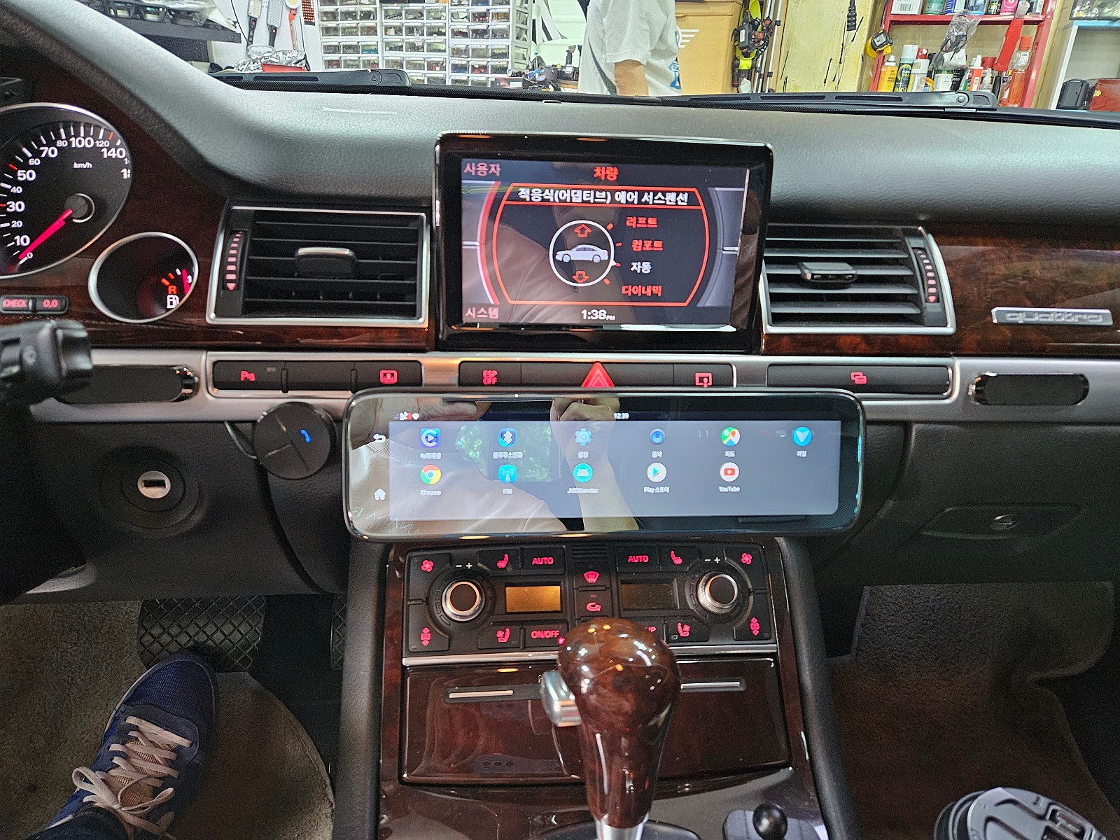 아우디 A8 가져오신 안드로이드 모니터를 이식하여 편리하게 음악과 미디어를 활용하실수 있습니다.~~~^^ / 서울 도봉구