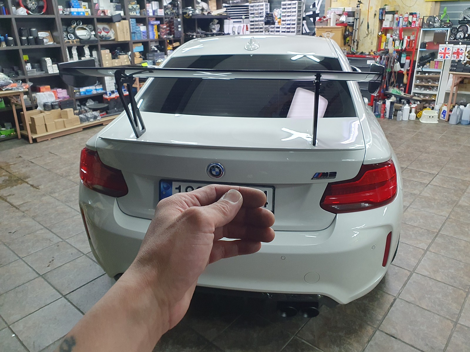 BMW M2 가져오신 카본 전용 스포일러를 장착하여 포스작렬 M 으로 만들어 드렸습니다.~~~^^ / 서울 도봉구