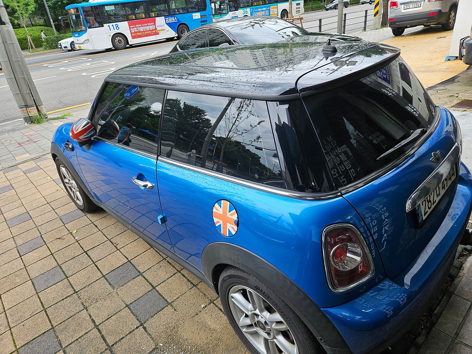 BMW 미니쿠퍼 R56 연료가 줄줄줄~~파손된 연료필터를 교체하여 차량에 컨디션을 회복시켜 드렸습니다.~~~^^