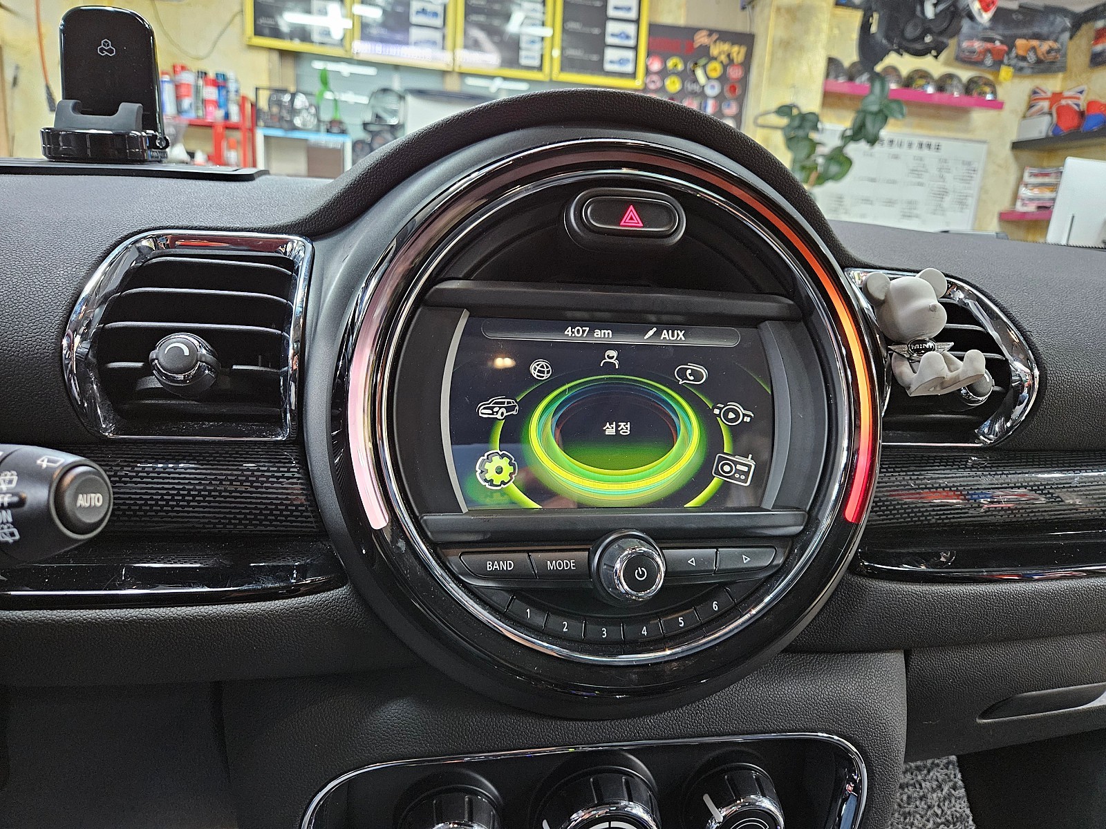 BMW 미니쿠퍼 F54 클럽맨 순정비부 모니터 노 시그널현상을 모두 말끔히 해결하여 스트레스에서 해방시켜 드렸습니다.~~~~^^ / 서울 도봉구