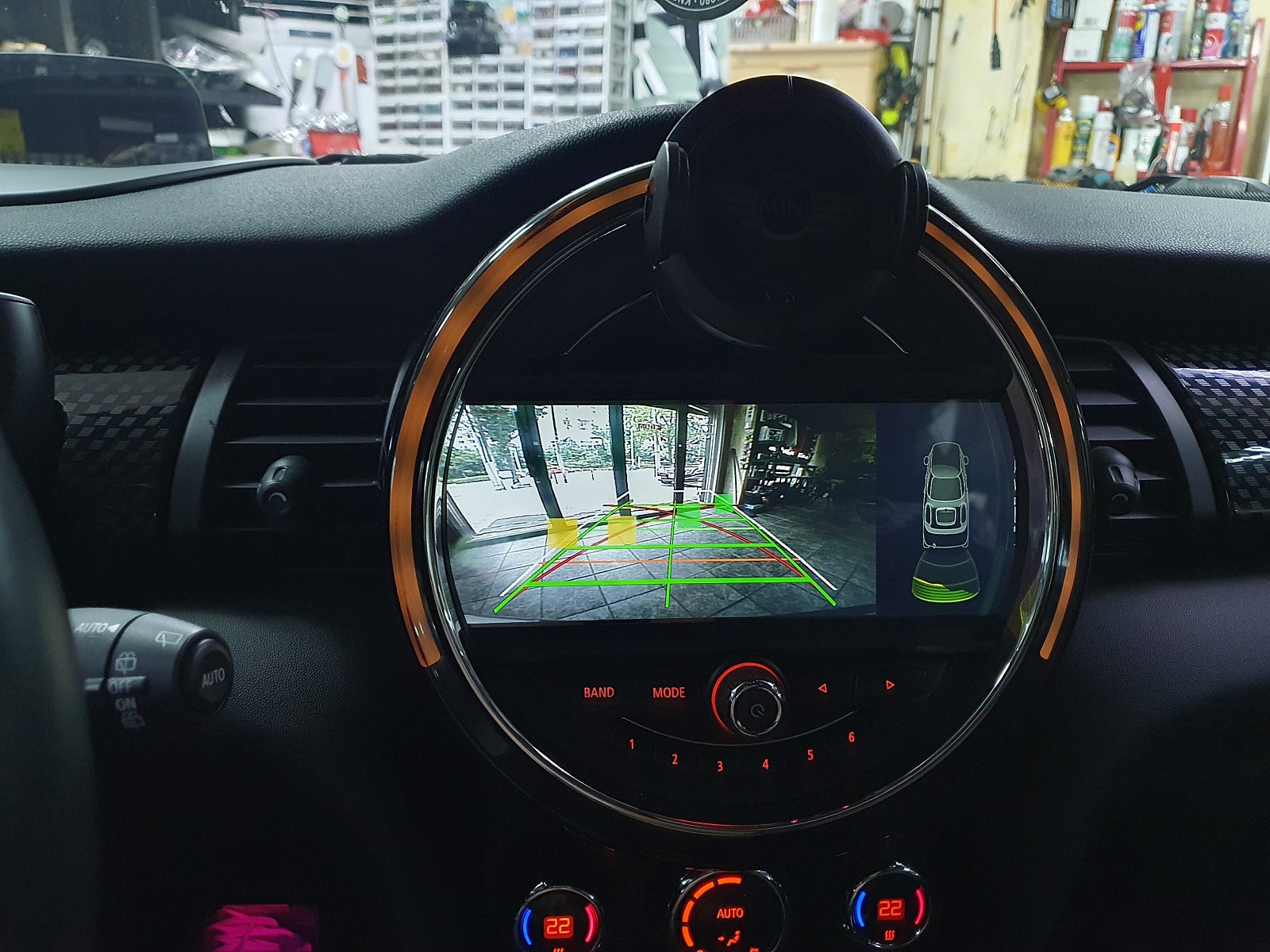 BMW 미니쿠퍼 3세대 F56 순정모니터 연동 아이폰 카플레이 장착으로 모든 미디어를 편리하게 사용하실수 있습니다.~~~^^ / 서울 도봉구