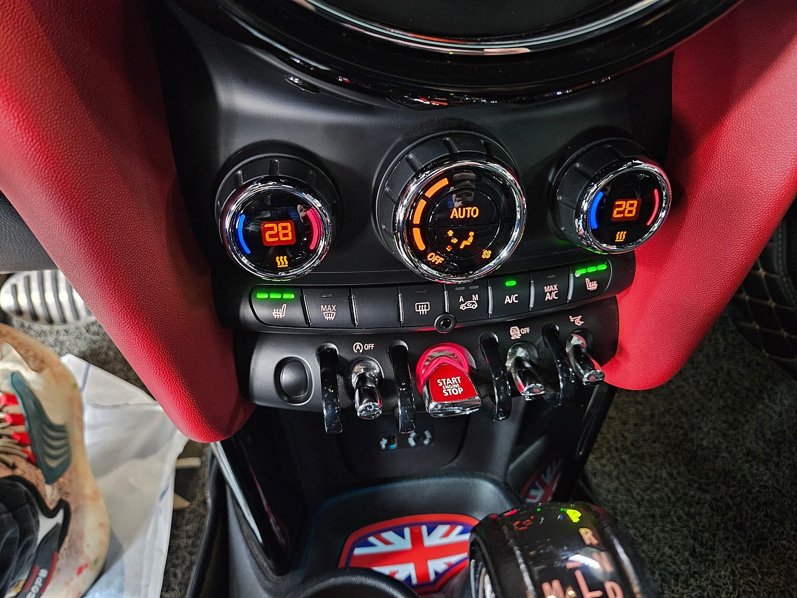 BMW 미니쿠퍼 F56 JCW 고장난 순정열선시트 수리로 올겨울 따뜻하게 보내실수있도록 하여 드렸습니다.~~~^^ / 서울 도봉구