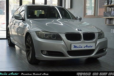 [2년 전 오늘] 구형 BMW 320i(E90) 아틀란 3D 터치 네비 매립 & 주차 가이드라인 연동 순정형 후방카메라 장착 / 경남 창원