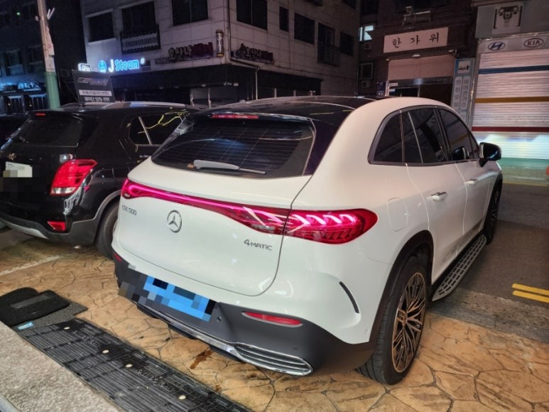 요즘대세 전기차 벤츠썬팅EQE500 4matic  인천자동차썬팅 신차패키지 글라스틴트 레이니블루 반사썬팅