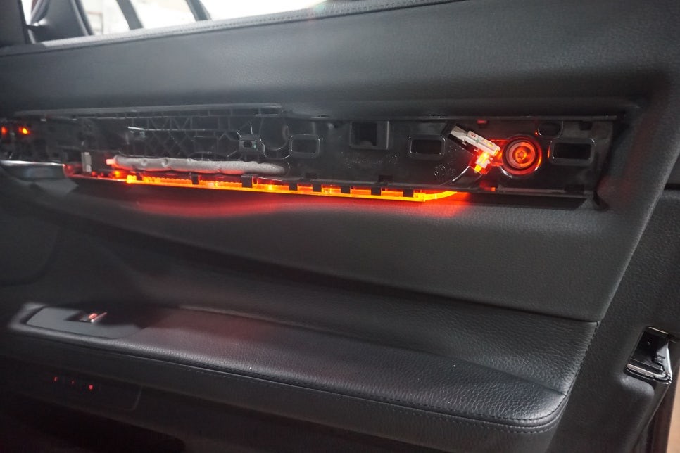 BMW7 엠비언트등 순정 화이트에서 선명한 블루로! / 안산시 상록구 이동