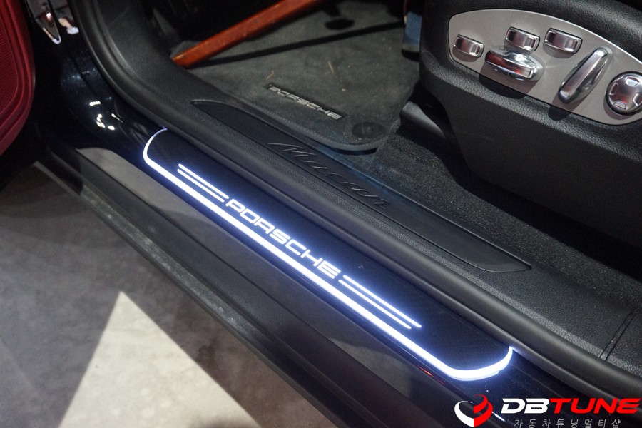 안양 안산튜닝 전문점 디비튠에서 포르쉐 마칸 LED무빙 도어스카프 시공! / 안산시 상록구 이동