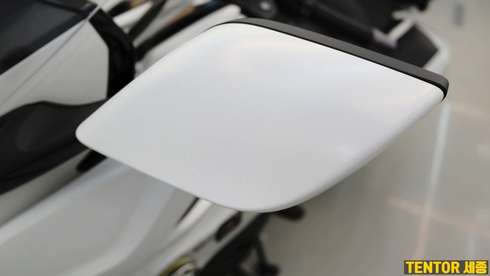 BMW_K1600bGT[전체랩핑]무지개빛 은은한 사틴화이트[3m 사틴고스트펄] / 세종 장군면