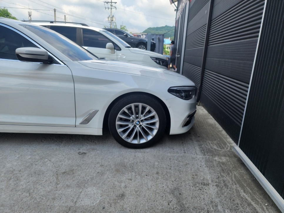 강원 / 자동차 휠 긁힘 BMW 520D 고스트크롬 휠도색 시공과 캘리퍼도색 가능한 곳! / 원주시 소초면