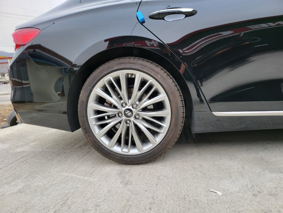 충주휠복원 그랜저 ig 고스트크롬 다크스퍼터링 휠도색 휠수리 시공결과는? / 원주시 소초면