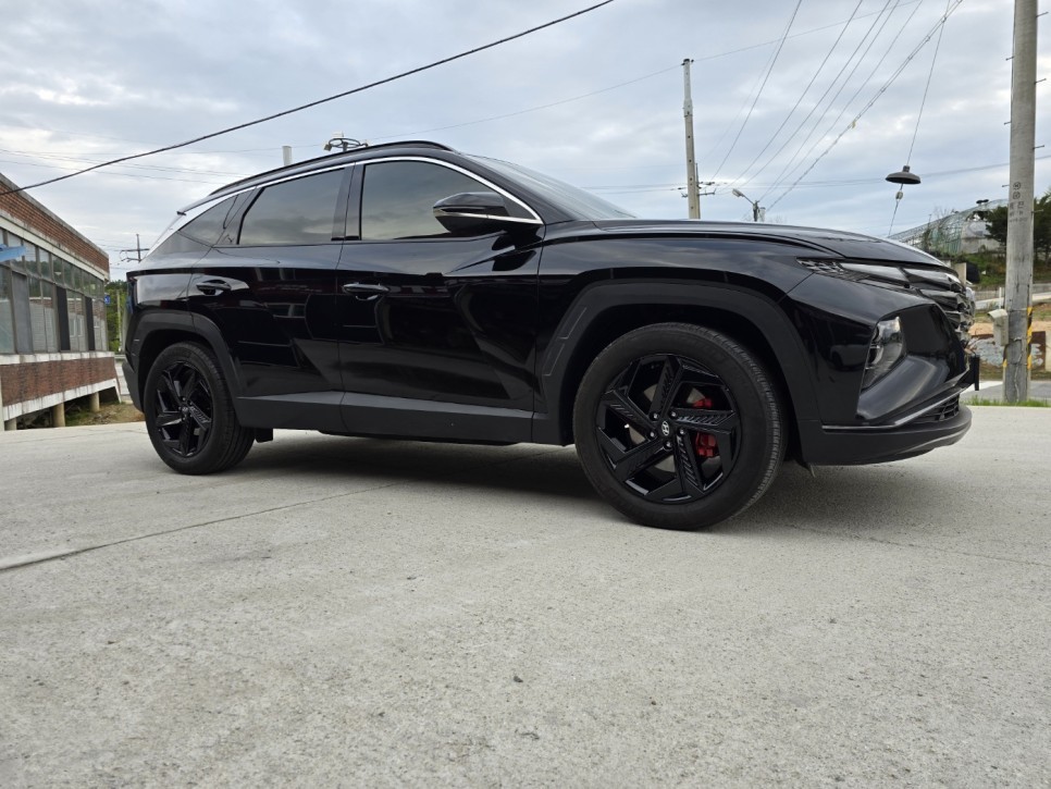 자동차휠기스 제거 투싼 블랙유광 휠도색 작업 했습니다! / 원주시 소초면