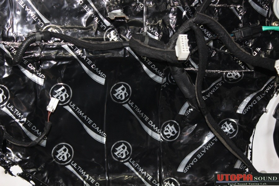 [울산카오디오]  싼타페GOLD 헤르츠 서브우퍼 DBA200.3 장착와 프론트문짝 도어방음작업을하다