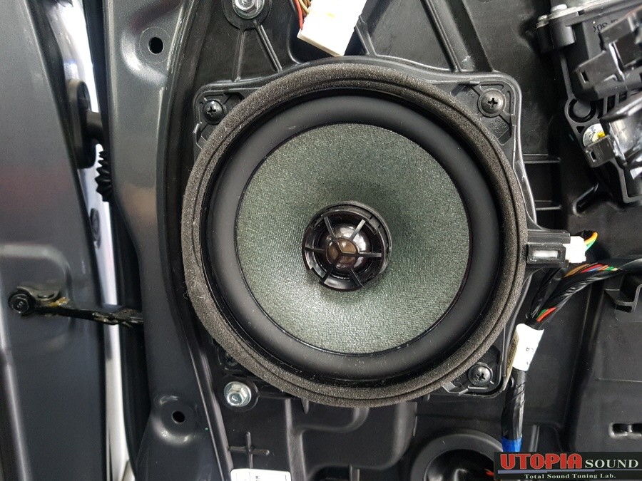 [울산카오디오]   현대자동차 싼타페DM 3차 작업  CDT CL 162C 리어 장착 + DLS CC - 22 엠프 추가                 DLS 12인치 서브우퍼장착