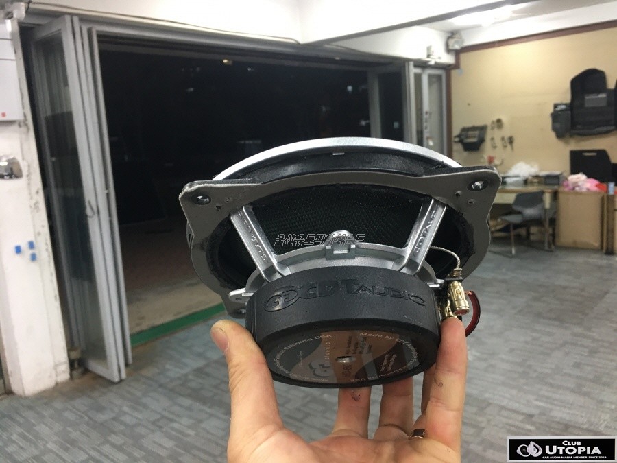 울산카오디오 스피커 작업 / 올뉴카니발 미국 핸드메이드 수공스피커 CDT 유닛 조합으로 카 오디오 시스템 완성