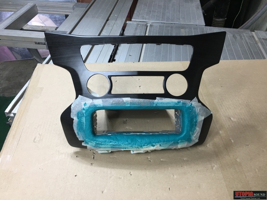 울산카오디오작업 /   기아자동차 K7 무출력 하이엔드 헤드유닛 가공작업