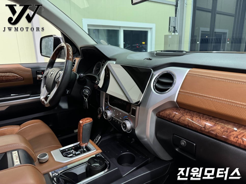 파주 도요타 툰트라 안드로이드 올인원 네비게이션 모니터, 어라운드뷰 설치장착 튜닝 시공 (일산 김포 양주 의정부 동두천)
