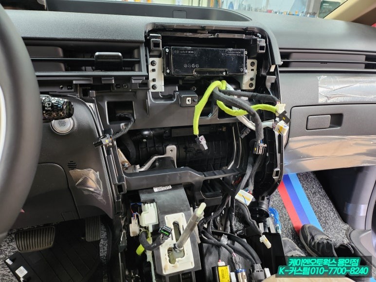 스타리아 실내 업그레이드 운전석 손잡이 슬라이딩 컵홀더 순정 용품 설치 작업 / 용인 농서동