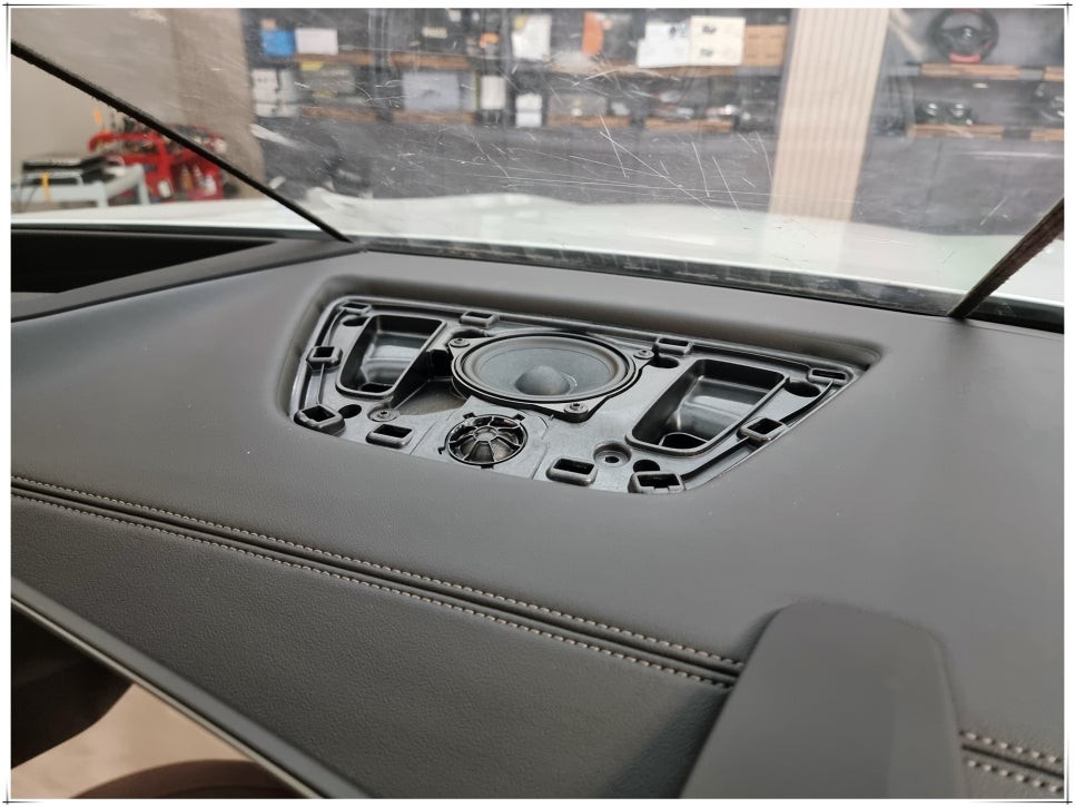 2024년형 BMW X5 회오리 스피커 그릴 튜닝 작업