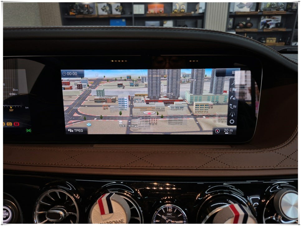 W222 벤츠 S 클래스 S63AMG 터치 내비게이션, 리어 모니터 연동