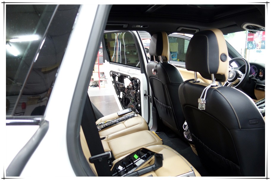 포르쉐 카이엔 - 앰비언트 라이트 색상 변경