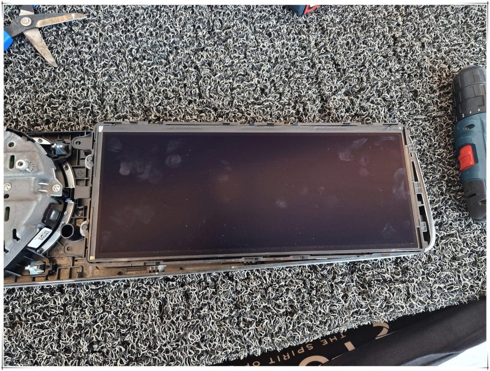 벤츠 E 클래스 E220d - 카링킷 에어터치, 3d부메스터 전동 스피커